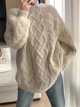 Übergroßer Zopfmusterpullover